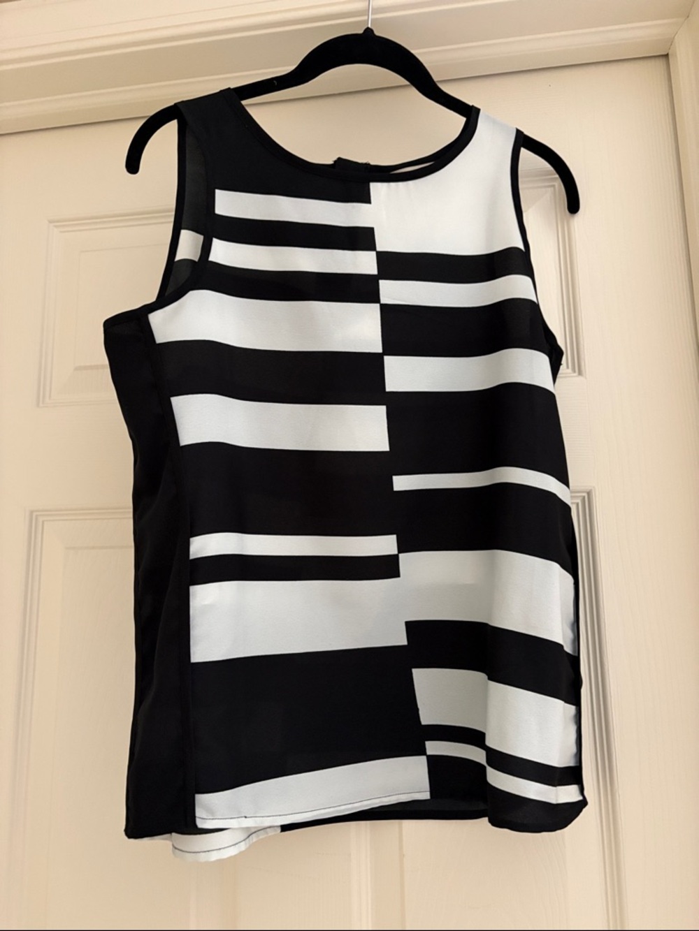 Banana Republic Black and White Geometric Sleeveless Camisole
